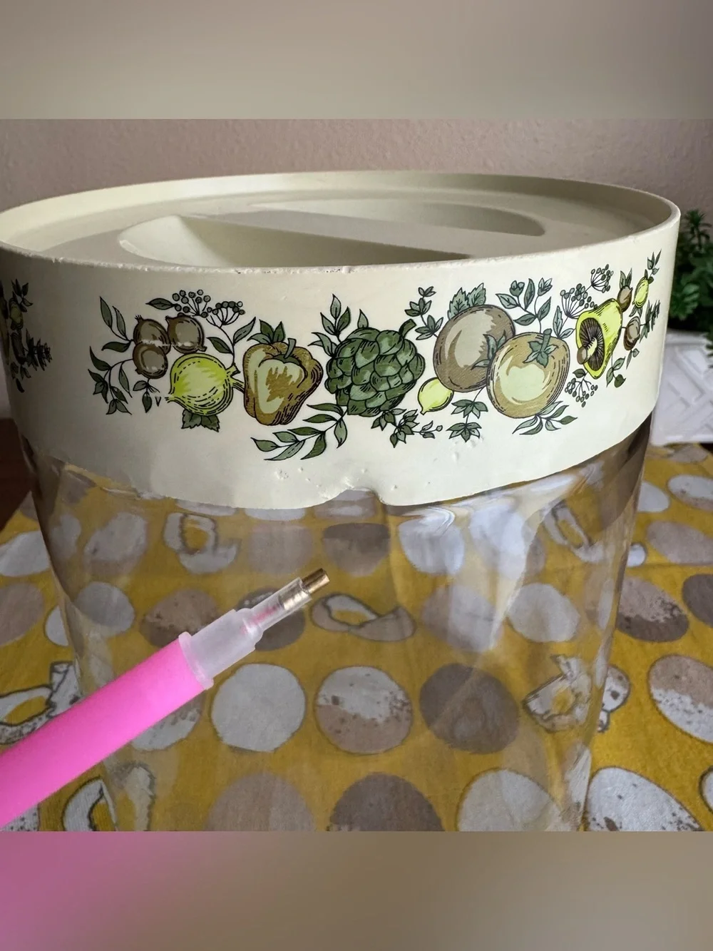 Vintage Pyrex Spice of Life circular storage canister with lid